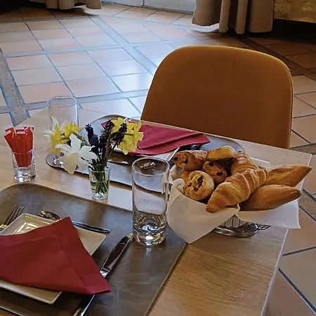 Chateau De Mons Armagnac 3* Caussens