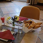Chateau De Mons Armagnac 3* Caussens