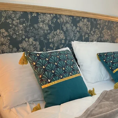 Chateau De Mons Armagnac מלון Caussens