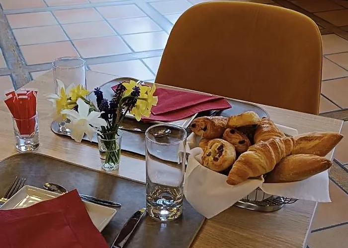 Chateau De Mons Armagnac 3* Caussens